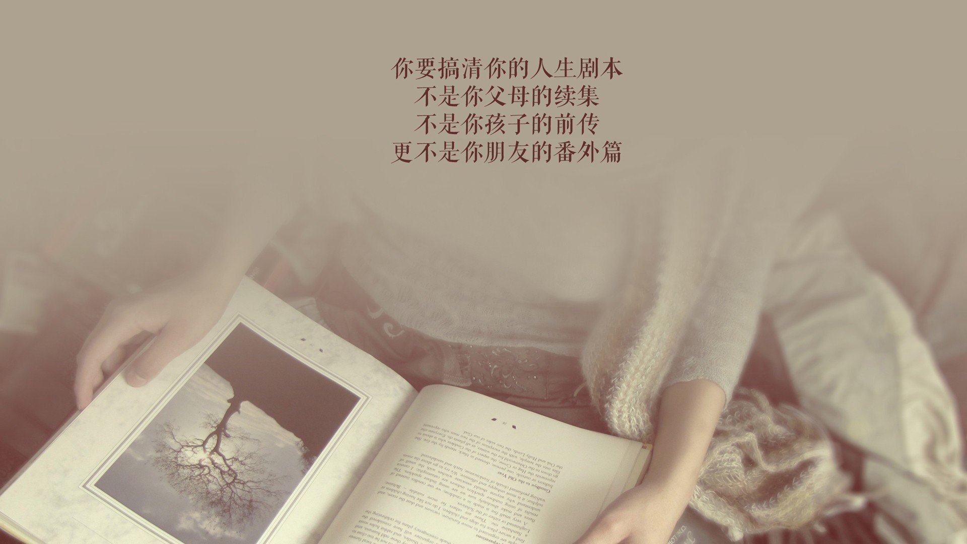 阳光水上篮球赛，激烈拼抢热情满满，水上公园篮球场