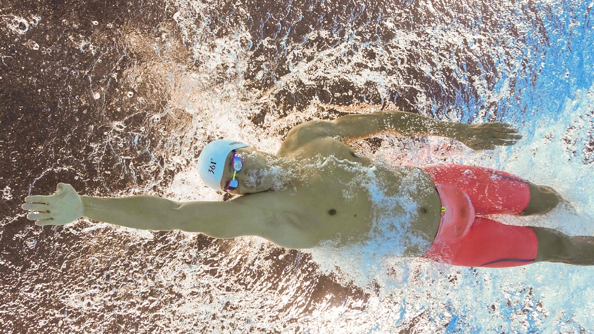 九游体育电竞-克莱·汤普森投篮远距离破纪录，三分线外无敌手，克莱汤普森投球